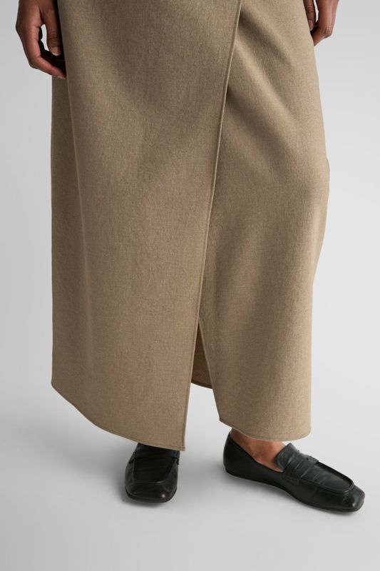TURNIP Skirt Khaki