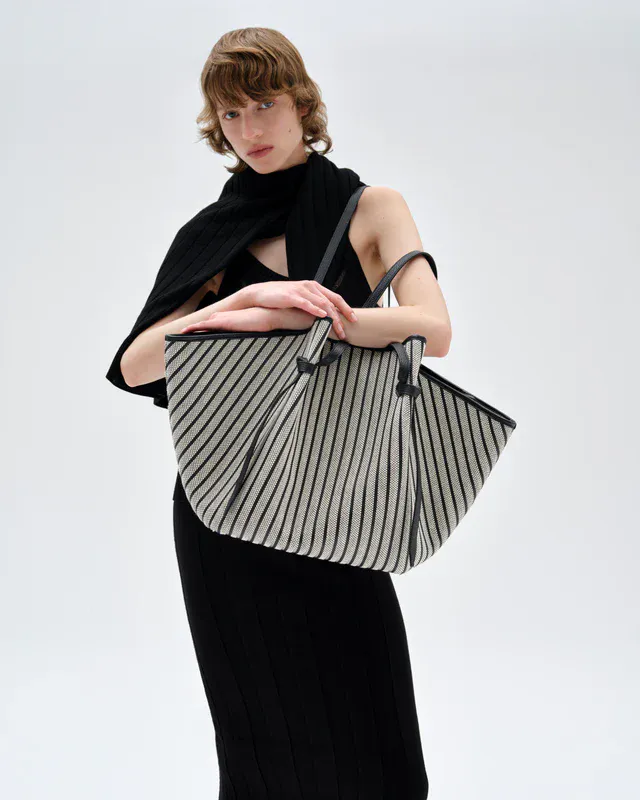 MOCHI XL Woven Canvas Striped