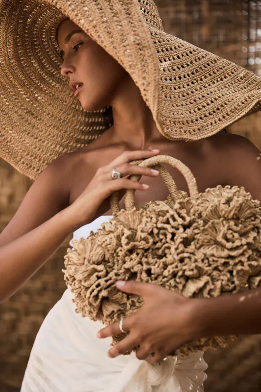 CORAL Tea Ball raffia bag