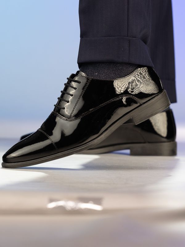 BERGAMO Lack Shoes Black 