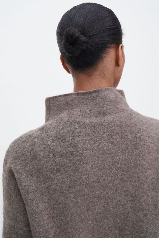 MIKA YAK Funnelneck Dark Taupe